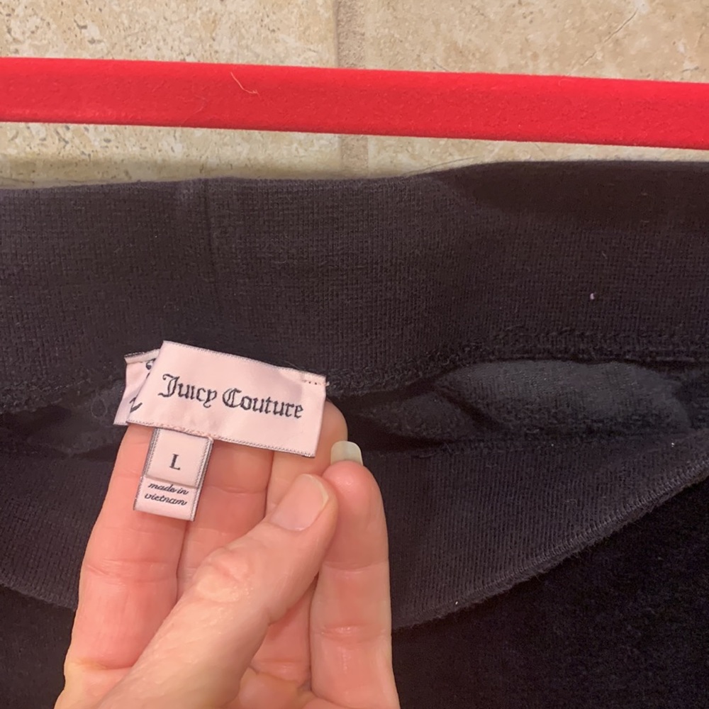 Juicy couture, black capris - Picture 3 of 5